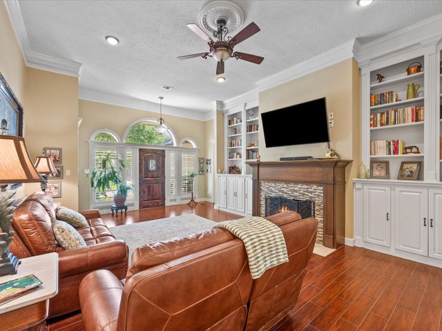 184 Springs Edge Drive, Conroe, TX 77356