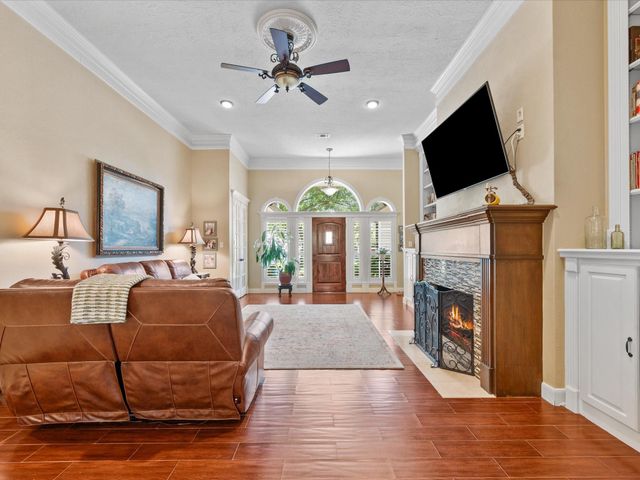 184 Springs Edge Drive, Conroe, TX 77356