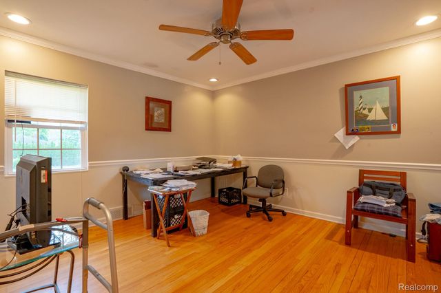 622 Sunningdale Drive, Grosse Pointe Woods, MI 48236