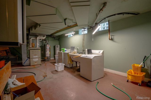 622 Sunningdale Drive, Grosse Pointe Woods, MI 48236