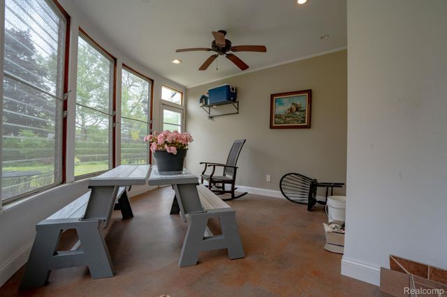 622 Sunningdale Drive, Grosse Pointe Woods, MI 48236