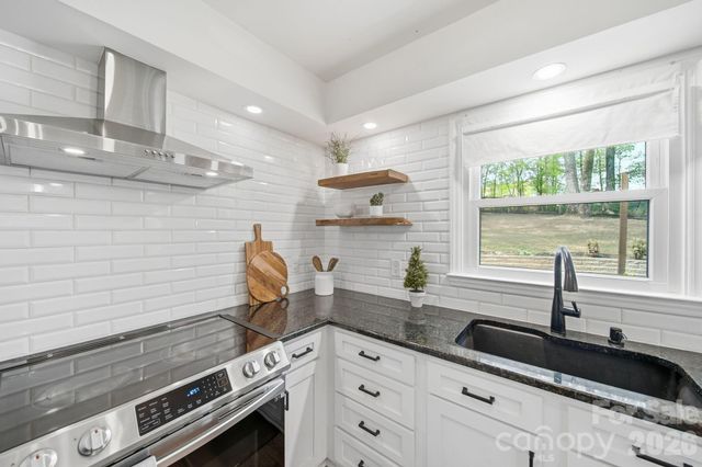 10218 Rougemont Lane, Charlotte, NC 28277