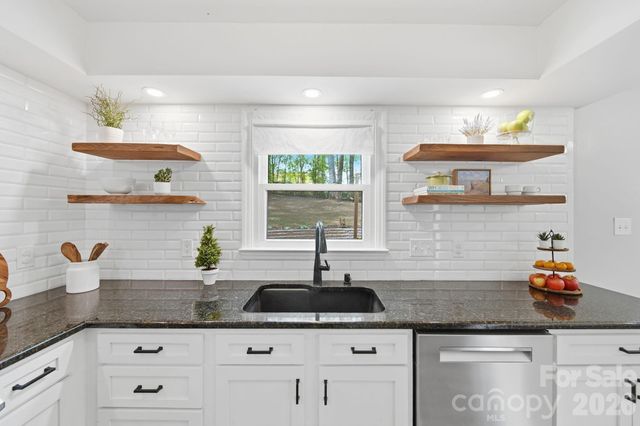 10218 Rougemont Lane, Charlotte, NC 28277