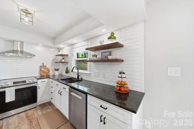 10218 Rougemont Lane, Charlotte, NC 28277