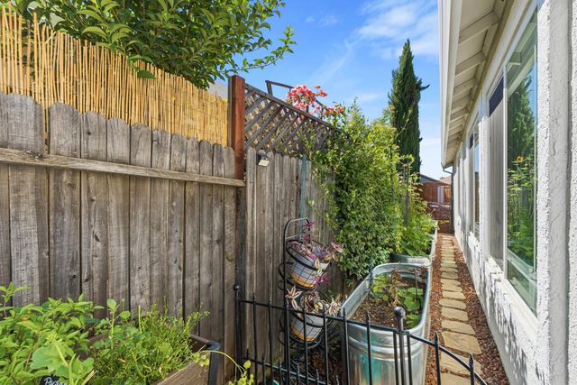 3418 Sweet Pea Way, Sacramento, CA 95833