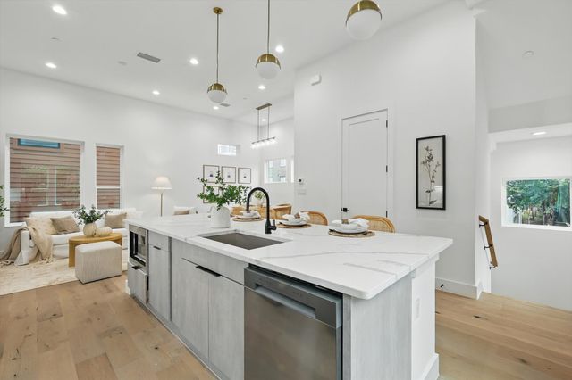 4208 Live Oak Street 102, Dallas, TX 75204