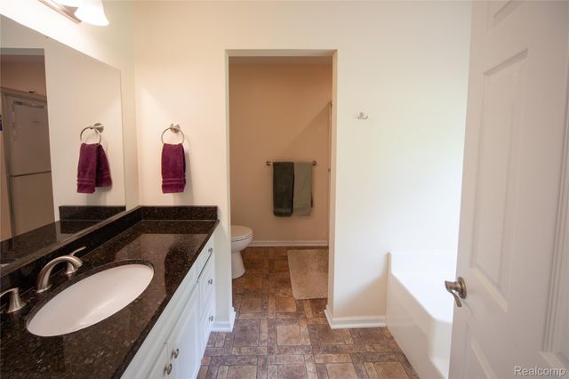 4470 Westedge Way, Burton, MI 48439