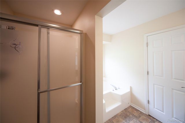 4470 Westedge Way, Burton, MI 48439