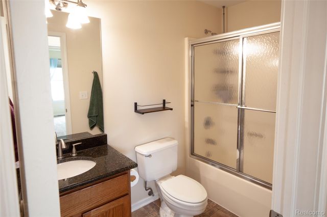 4470 Westedge Way, Burton, MI 48439