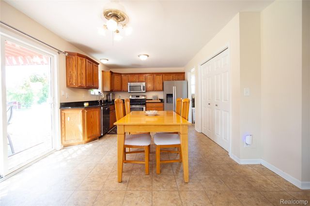 4470 Westedge Way, Burton, MI 48439