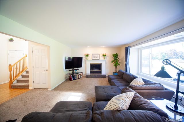 4470 Westedge Way, Burton, MI 48439
