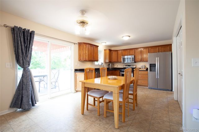 4470 Westedge Way, Burton, MI 48439