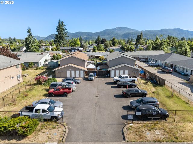 1180 R St, Springfield, OR 97477