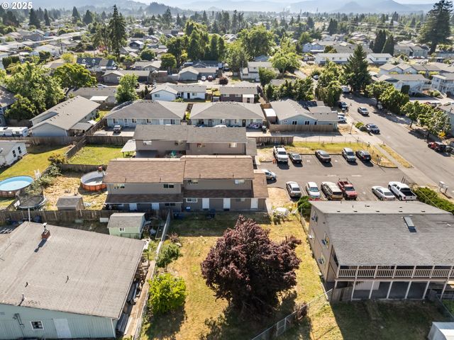 1180 R St, Springfield, OR 97477