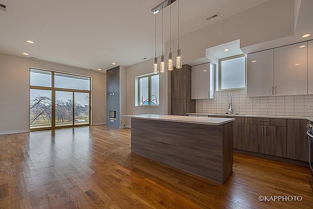 2835 W Division Street 4E, Chicago, IL 60622