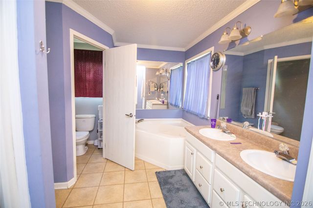 5240 Adams Road, Mounds, OK 74047