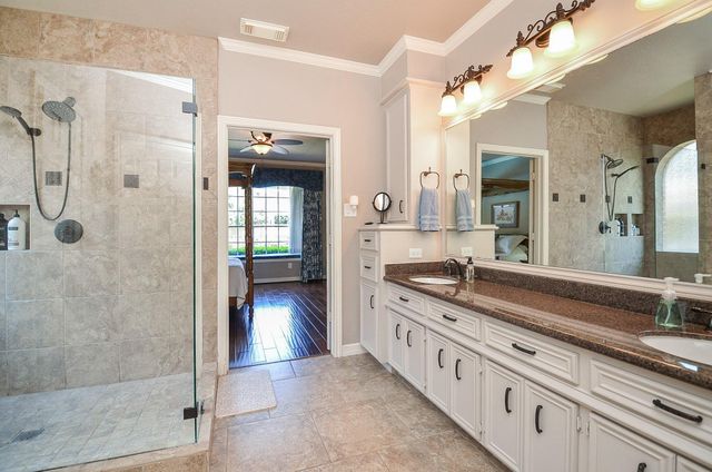 19614 Laurel Park Lane, Houston, TX 77094