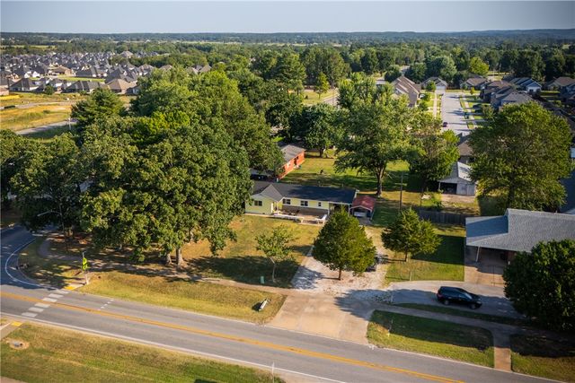 612 W Pickens Road, Pea Ridge, AR 72751