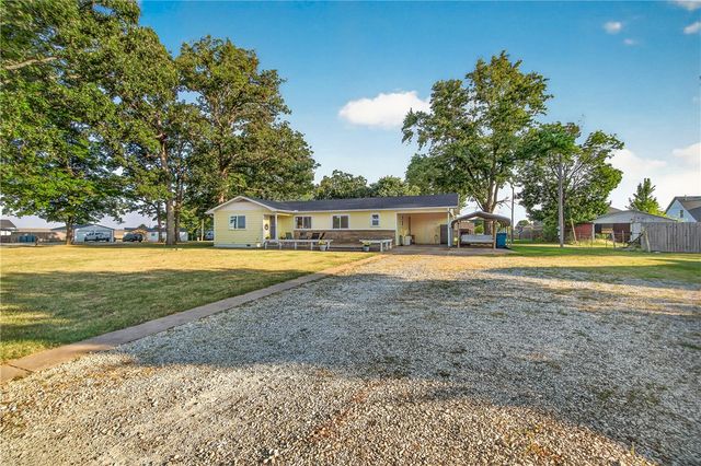612 W Pickens Road, Pea Ridge, AR 72751