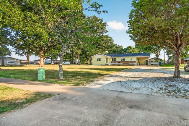 612 W Pickens Road, Pea Ridge, AR 72751