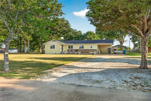 612 W Pickens Road, Pea Ridge, AR 72751