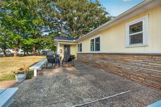 612 W Pickens Road, Pea Ridge, AR 72751