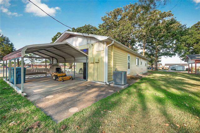 612 W Pickens Road, Pea Ridge, AR 72751
