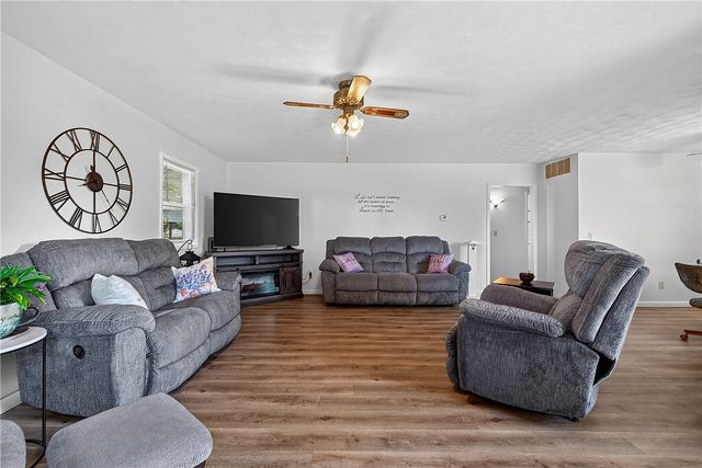 612 W Pickens Road, Pea Ridge, AR 72751