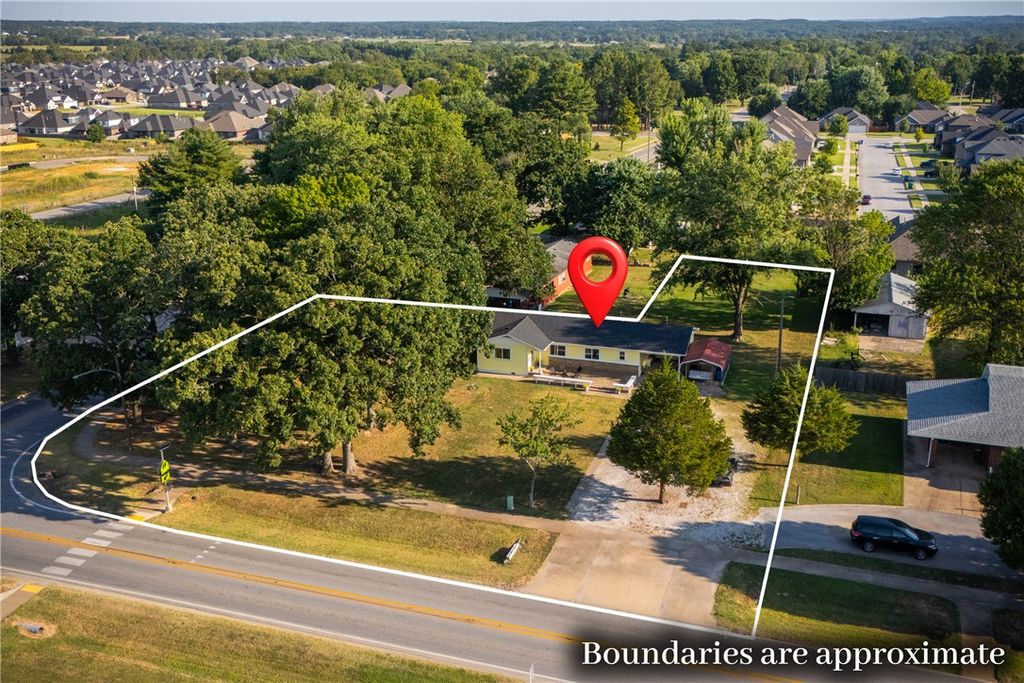 612 W Pickens Road, Pea Ridge, AR 72751