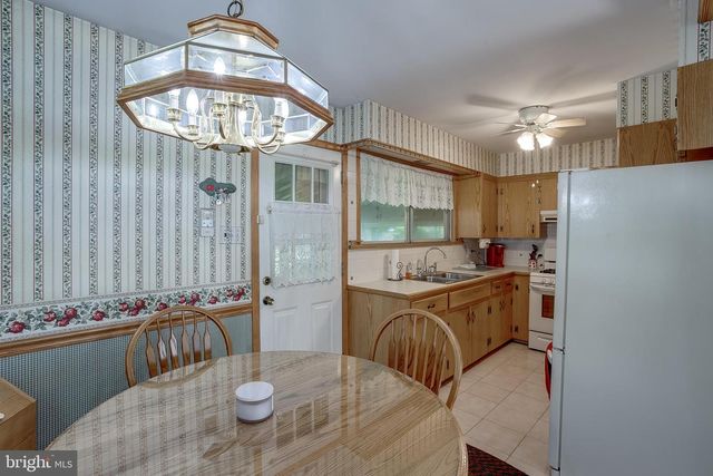 554 SHIELDS AVE, West Deptford, NJ 08096