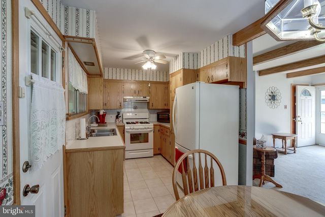 554 SHIELDS AVE, West Deptford, NJ 08096