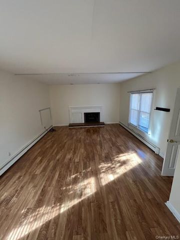 117 Blydenburg Avenue B, Smithtown, NY 11787