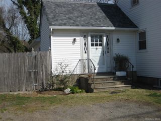 117 Blydenburg Avenue B, Smithtown, NY 11787