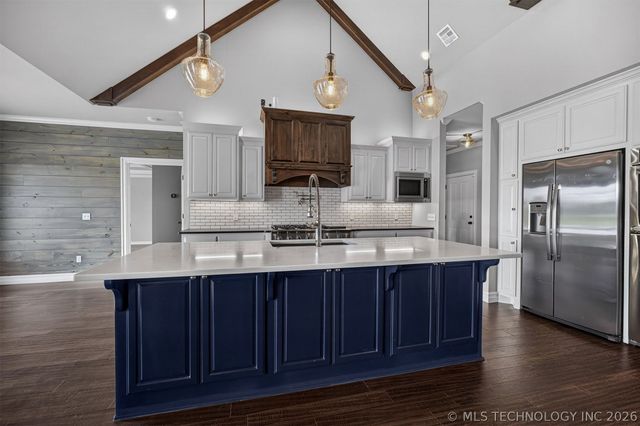 2728 Crosscreek Drive, Oologah, OK 74053