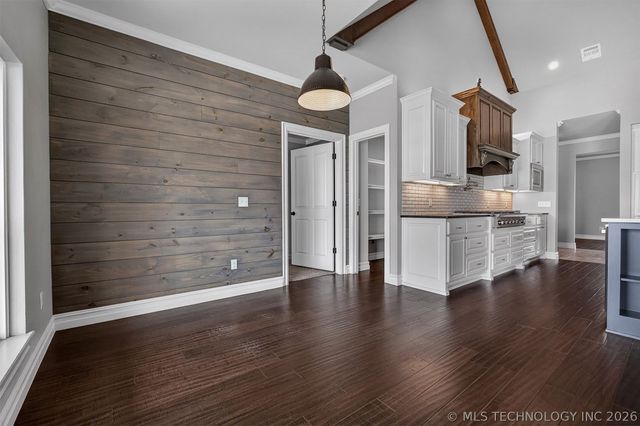 2728 Crosscreek Drive, Oologah, OK 74053
