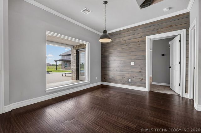2728 Crosscreek Drive, Oologah, OK 74053