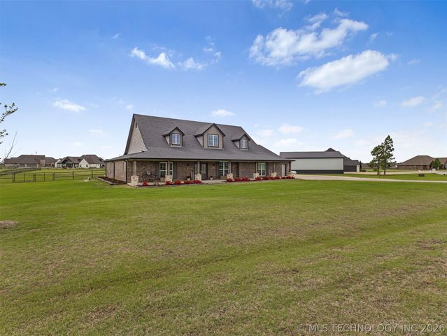 2728 Crosscreek Drive, Oologah, OK 74053