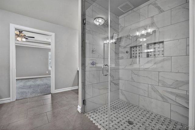 2728 Crosscreek Drive, Oologah, OK 74053