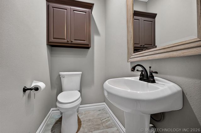 2728 Crosscreek Drive, Oologah, OK 74053