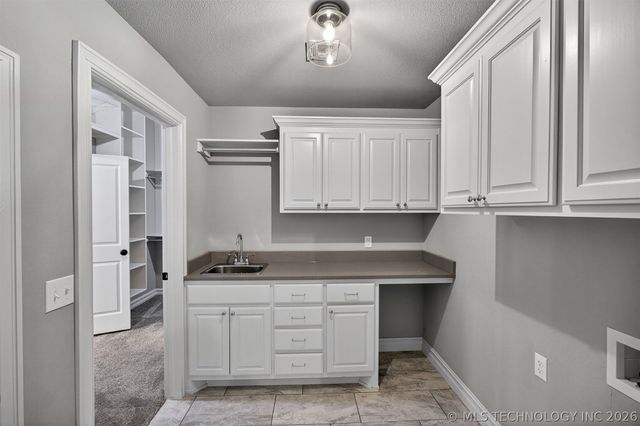 2728 Crosscreek Drive, Oologah, OK 74053