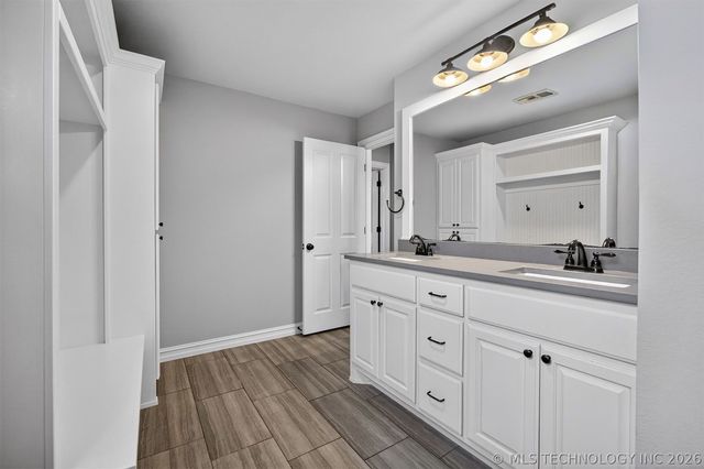 2728 Crosscreek Drive, Oologah, OK 74053