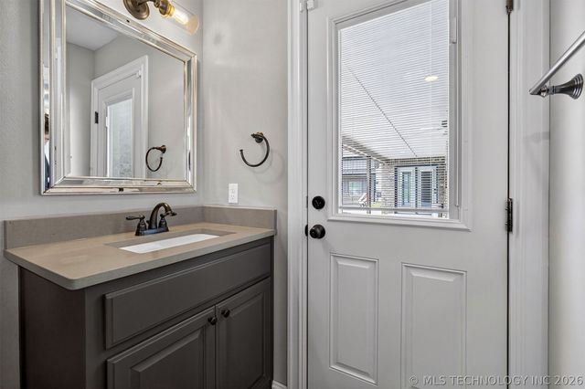 2728 Crosscreek Drive, Oologah, OK 74053
