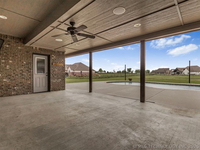 2728 Crosscreek Drive, Oologah, OK 74053