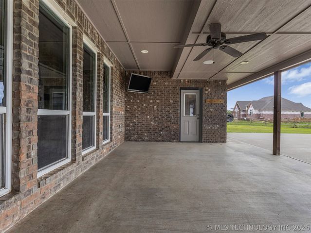 2728 Crosscreek Drive, Oologah, OK 74053