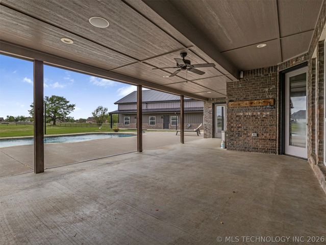 2728 Crosscreek Drive, Oologah, OK 74053