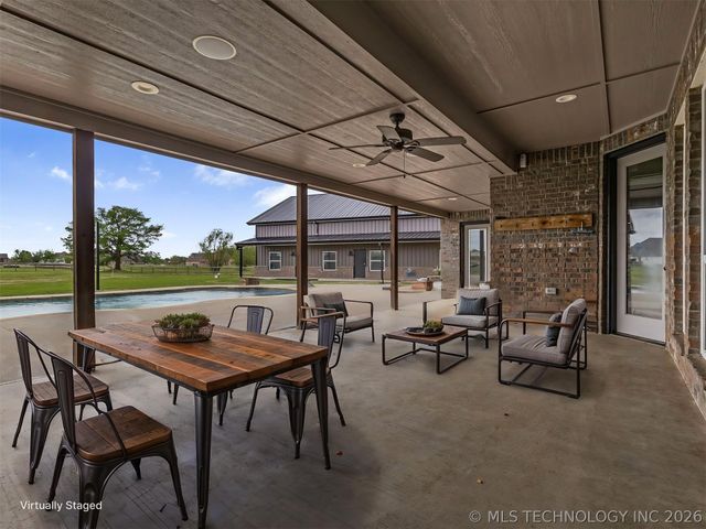 2728 Crosscreek Drive, Oologah, OK 74053