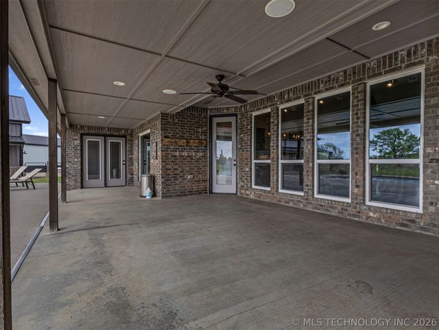 2728 Crosscreek Drive, Oologah, OK 74053