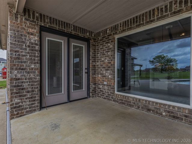 2728 Crosscreek Drive, Oologah, OK 74053