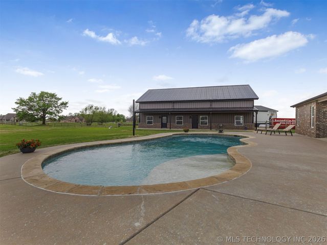 2728 Crosscreek Drive, Oologah, OK 74053