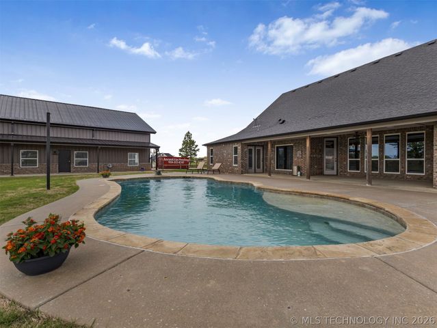 2728 Crosscreek Drive, Oologah, OK 74053